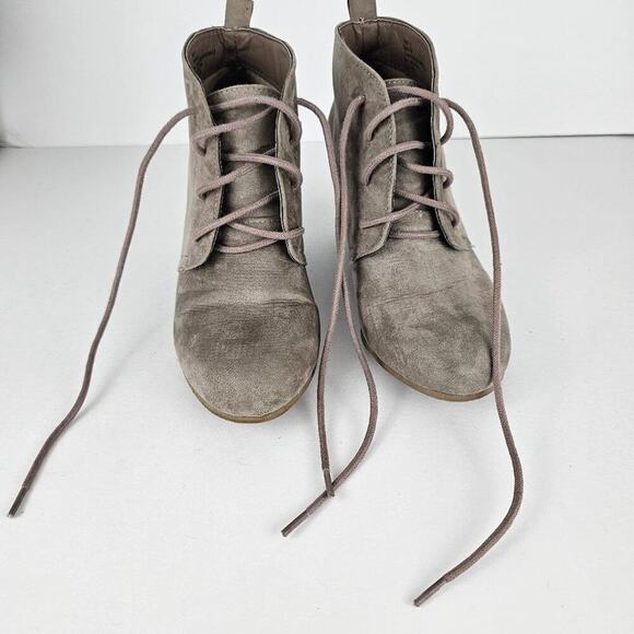 New Directions Women's Wedge Heel Lace Up Ankle Booties Taupe/Gray Size 6 - Picture 9 of 12
